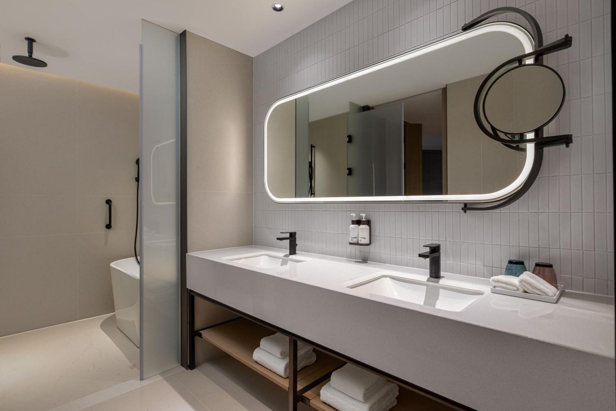 Even Hongqiao Cbd By Ihg Hotel 5*